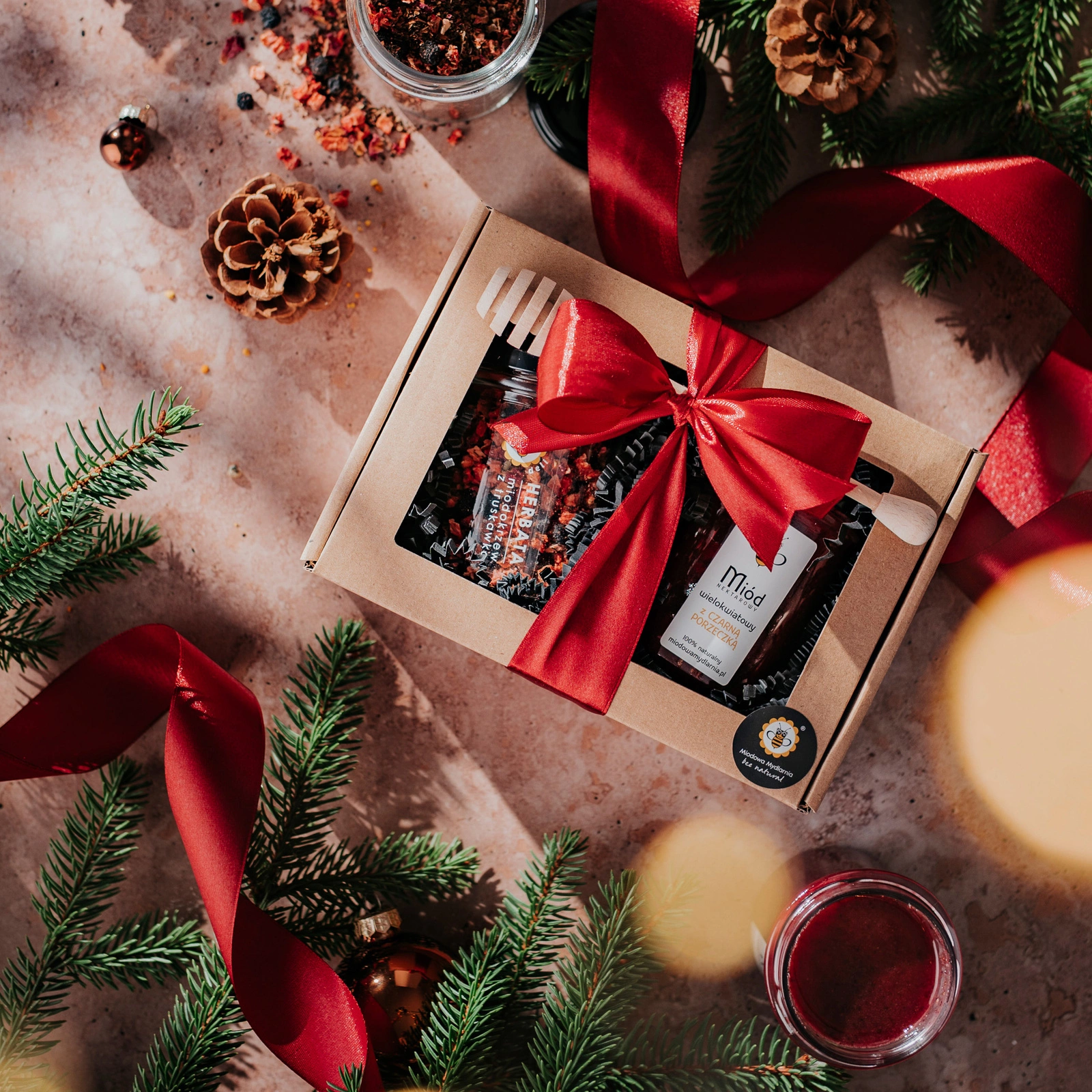 Zestaw prezentowy z bordową kokardką