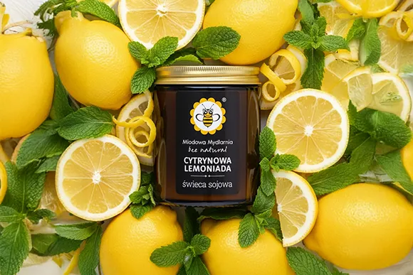 Świece sojowe w różnych porach roku - Jakie zapachy wybrać na wiosnę, lato, jesień i zimę?