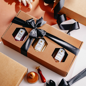 Trzy Wybrane Miody – zestaw prezentowy z czarną kokardką