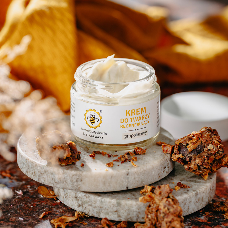 Propolisowy Regenerujący - krem na noc do twarzy, szyi i dekoltu