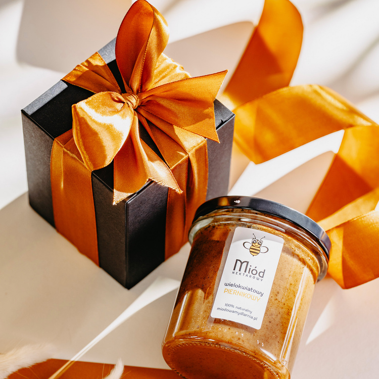 Dowolny Miód w czarnym pudełku z kokardką w kolorze ciemnego złota