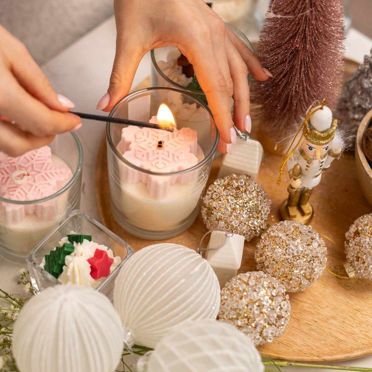 Gwiazda Różowa - bezzapachowa świeca sojowa