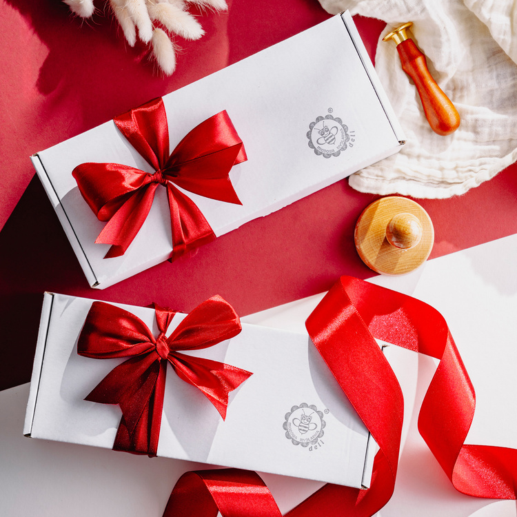 Zestaw Herbat z Miodem Wielokwiatowym - box prezentowy z czerwoną kokardką