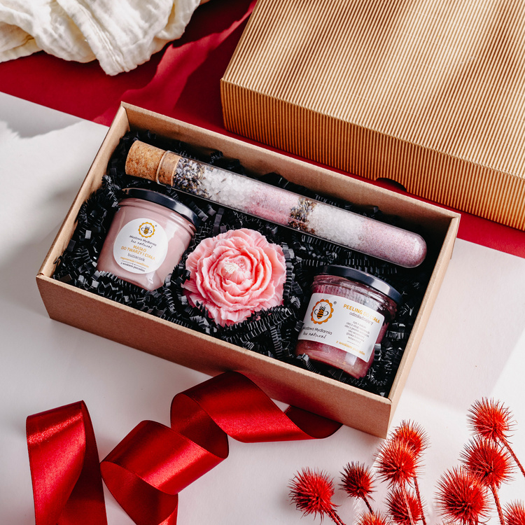 Zestaw Różowy - Masło, Peeling, Sól i Świeca