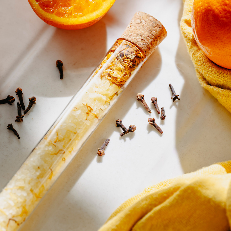 Pomarańcza z Goździkiem - sól do kąpieli w fiolce