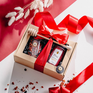 Dowolna Herbata i Miód + Nabierak - zestaw prezentowy z bordową kokardką