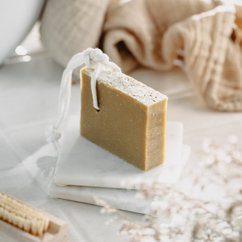 Trawa Cytrynowa z Glinką Zieloną, Spiruliną i Miodem - mydło naturalne na sznurku 