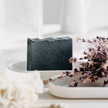 Węglowe - mydło naturalne  z miodem, masłem shea, eukaliptusem i lawendą