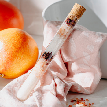 Różowy Grejpfrut z Wanilią - sól do kąpieli w fiolce