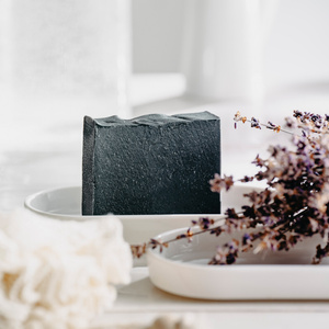 Węglowe - mydło naturalne  z miodem, masłem shea, eukaliptusem i lawendą