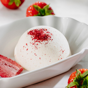 Truskawka - kula do kąpieli