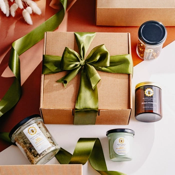 Zestaw Herbaciany - box prezentowy z zieloną kokardką