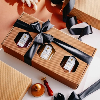 Trzy Wybrane Miody – zestaw prezentowy z czarną kokardką