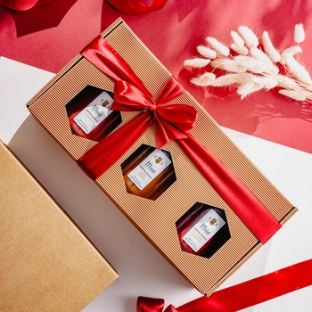 Trzy Wybrane Miody – zestaw prezentowy z bordową kokardką